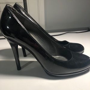 Stuart Weitzman Platswoon black patent heals 8M
